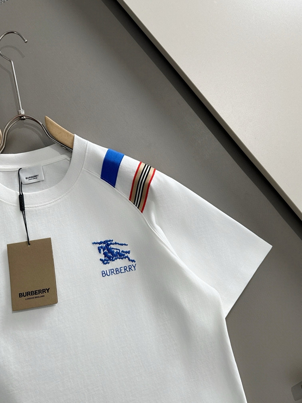 ブランドTシャツ側面デザイン